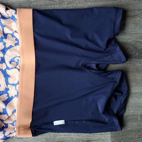 Like new golf skirt - Picture 3 of 3